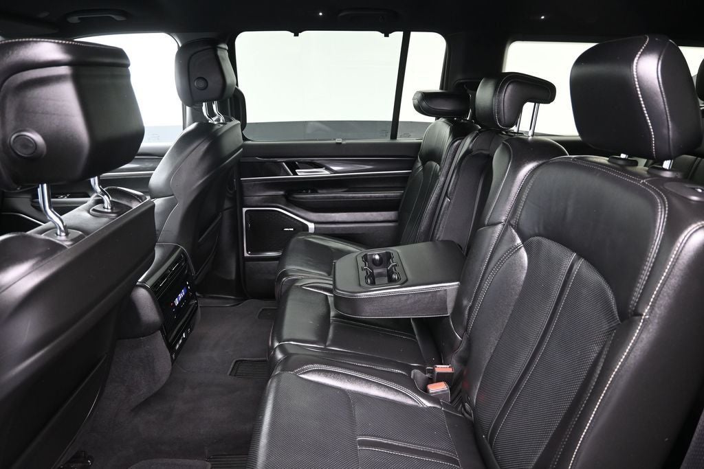 2023 Jeep Wagoneer Base