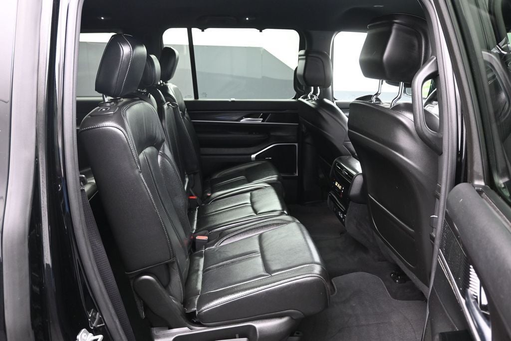 2023 Jeep Wagoneer Base