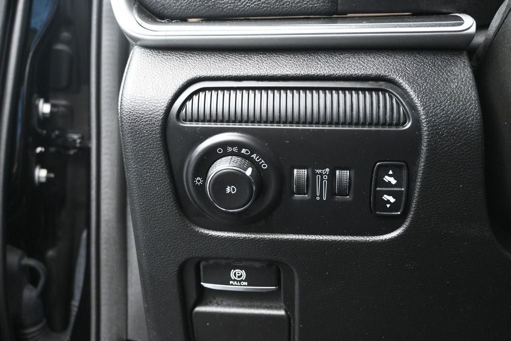 2023 Jeep Wagoneer Base