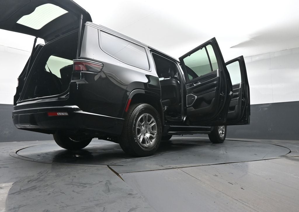 2023 Jeep Wagoneer Base