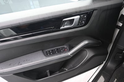 2022 Porsche Cayenne Base