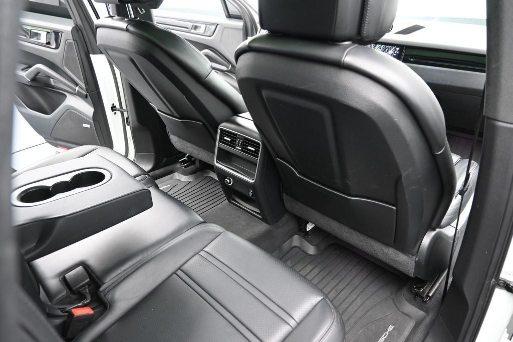 2022 Porsche Cayenne Base