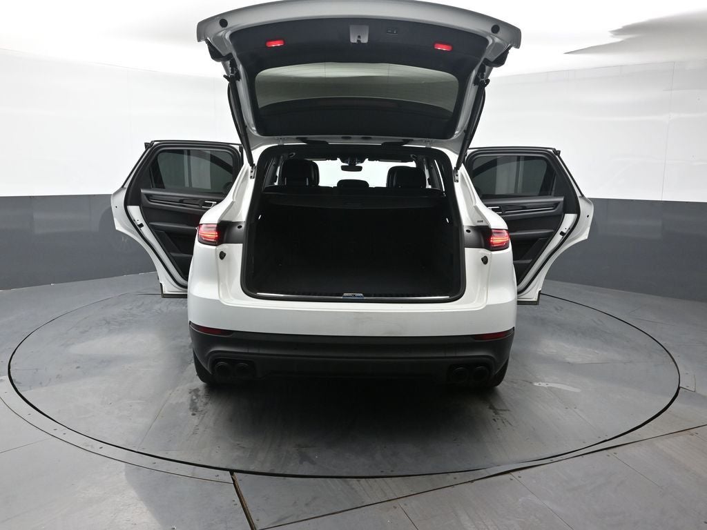 2022 Porsche Cayenne Base