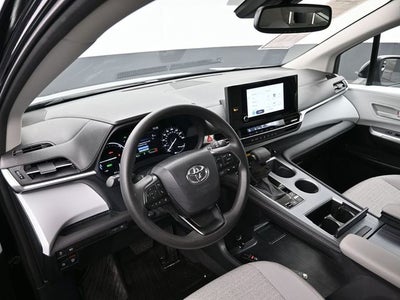 2025 Toyota Sienna LE 8 Passenger