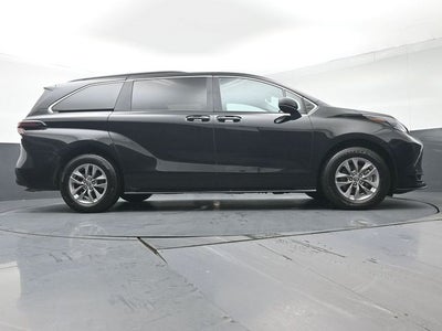 2025 Toyota Sienna LE 8 Passenger