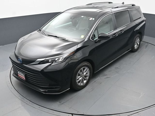 2025 Toyota Sienna LE 8 Passenger