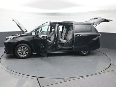 2025 Toyota Sienna LE 8 Passenger