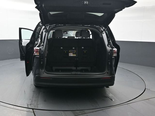 2025 Toyota Sienna LE 8 Passenger