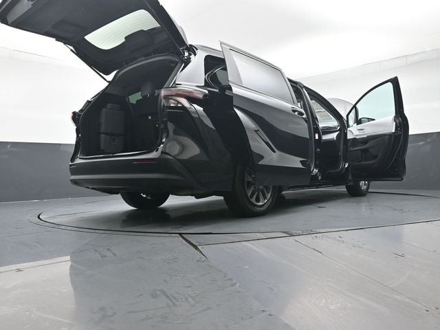 2025 Toyota Sienna LE 8 Passenger