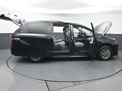 2025 Toyota Sienna LE 8 Passenger