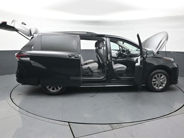2025 Toyota Sienna LE 8 Passenger