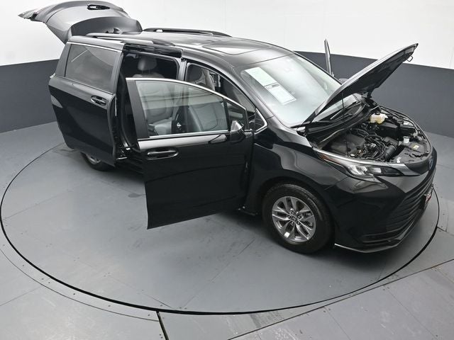 2025 Toyota Sienna LE 8 Passenger
