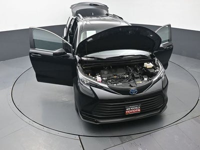 2025 Toyota Sienna LE 8 Passenger