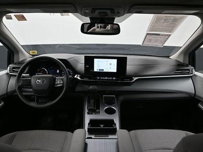 2025 Toyota Sienna LE 8 Passenger