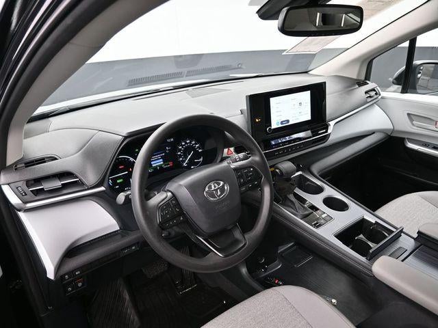 2025 Toyota Sienna LE 8 Passenger
