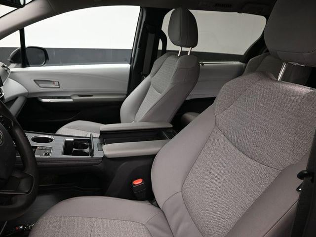 2025 Toyota Sienna LE 8 Passenger