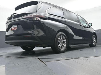 2025 Toyota Sienna LE 8 Passenger