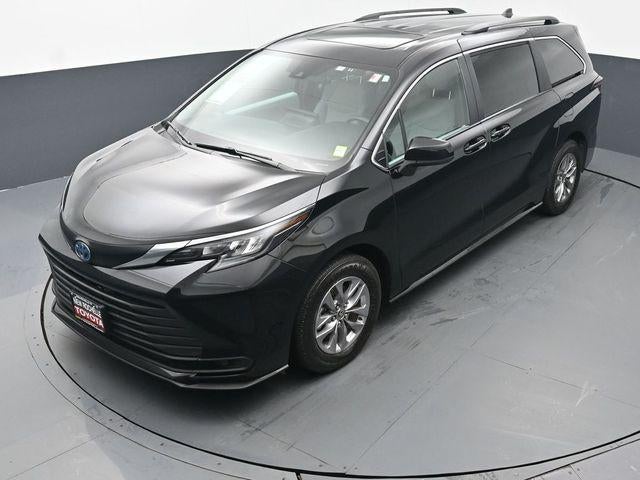 2025 Toyota Sienna LE 8 Passenger