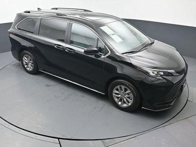 2025 Toyota Sienna LE 8 Passenger
