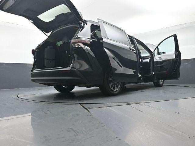 2025 Toyota Sienna LE 8 Passenger