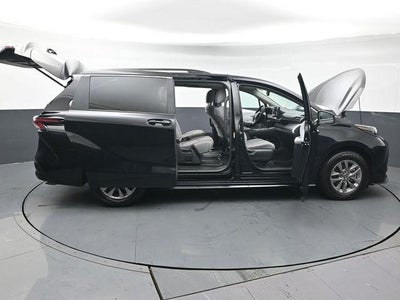 2025 Toyota Sienna LE 8 Passenger