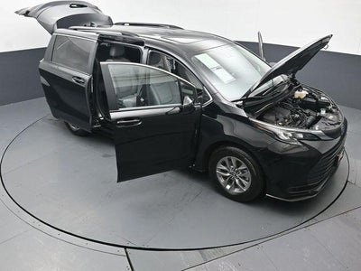 2025 Toyota Sienna LE 8 Passenger