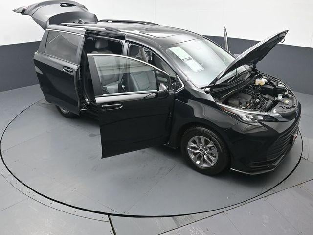 2025 Toyota Sienna LE 8 Passenger