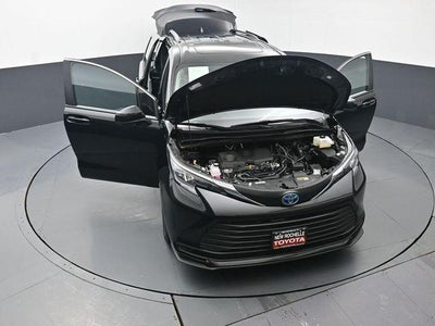 2025 Toyota Sienna LE 8 Passenger