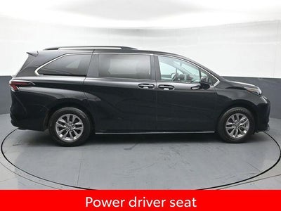 2025 Toyota Sienna LE 8 Passenger