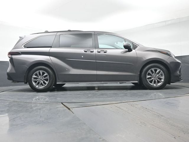 2024 Toyota Sienna LE 8 Passenger