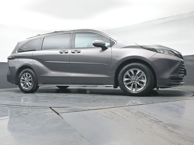2024 Toyota Sienna LE 8 Passenger