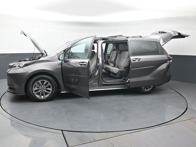 2024 Toyota Sienna LE 8 Passenger