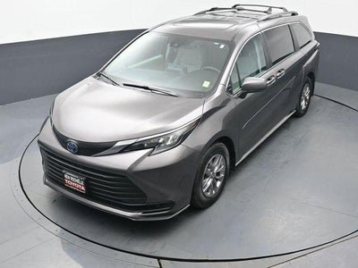 2024 Toyota Sienna LE 8 Passenger