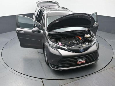 2024 Toyota Sienna LE 8 Passenger