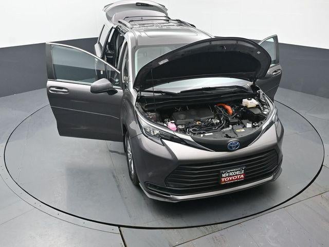2024 Toyota Sienna LE 8 Passenger