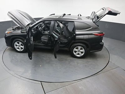 2022 Toyota Highlander LE