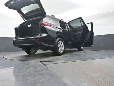 2022 Toyota Highlander LE