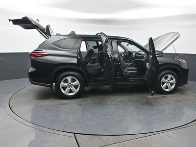 2022 Toyota Highlander LE