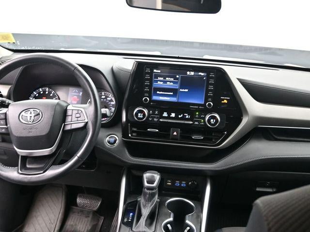 2022 Toyota Highlander LE