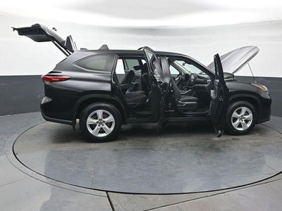 2022 Toyota Highlander LE