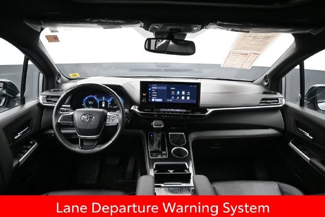 2025 Toyota Sienna Woodland Edition 7 Passenger