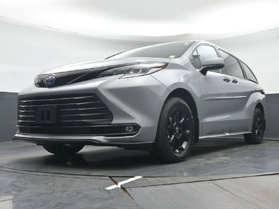 2025 Toyota Sienna Woodland Edition 7 Passenger