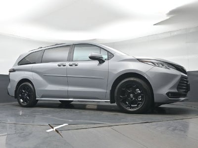 2025 Toyota Sienna Woodland Edition 7 Passenger