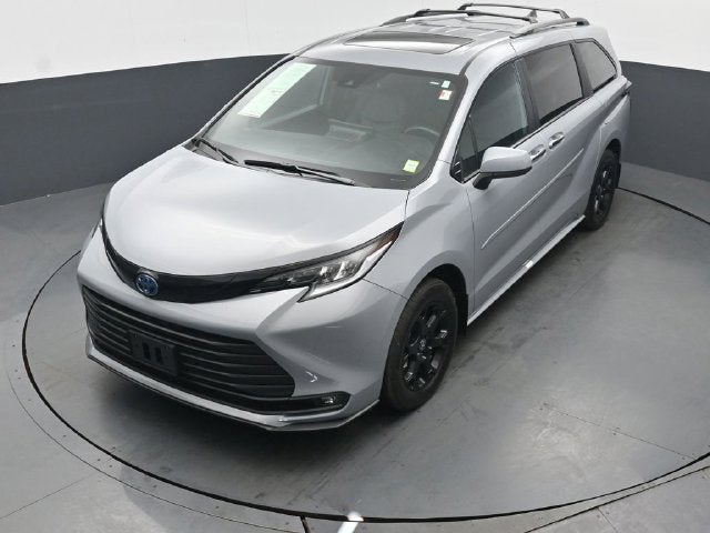 2025 Toyota Sienna Woodland Edition 7 Passenger