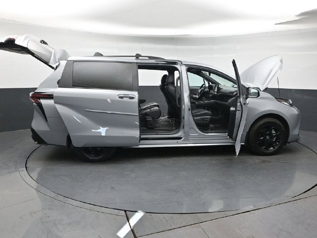 2025 Toyota Sienna Woodland Edition 7 Passenger