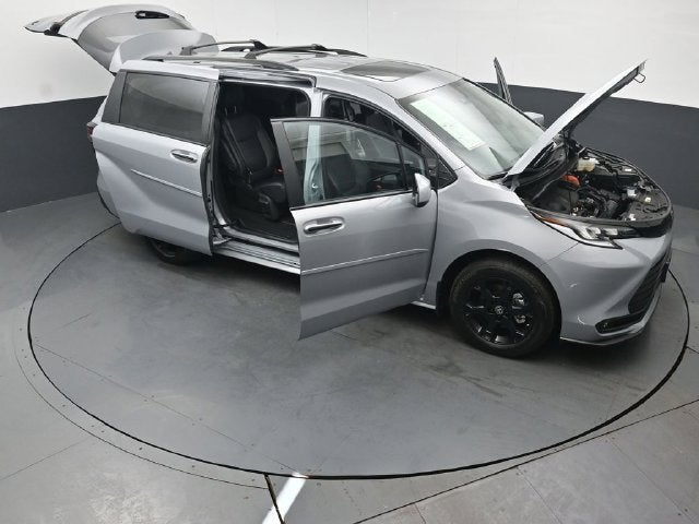 2025 Toyota Sienna Woodland Edition 7 Passenger