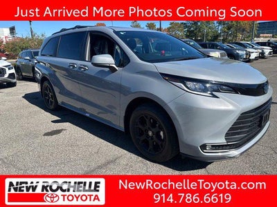 2025 Toyota Sienna Woodland Edition