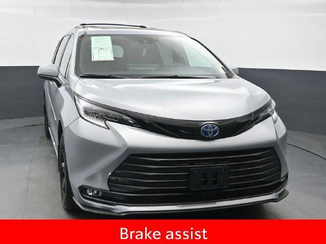 2025 Toyota Sienna Woodland Edition 7 Passenger