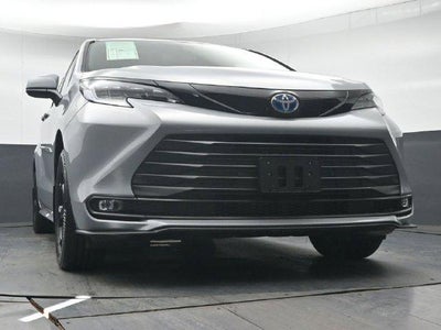 2025 Toyota Sienna Woodland Edition 7 Passenger