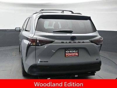 2025 Toyota Sienna Woodland Edition 7 Passenger